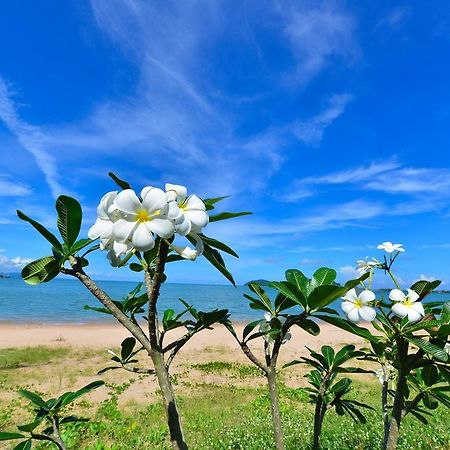 Star Light Beach Resort And Restaurant Chumphon Exteriör bild