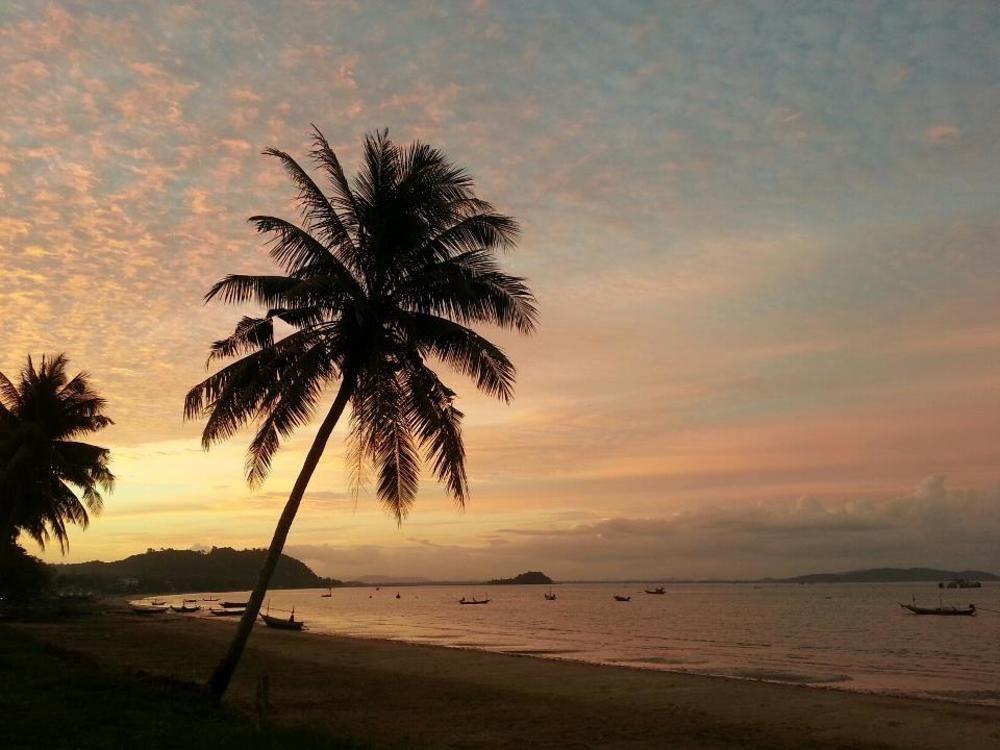 Star Light Beach Resort And Restaurant Chumphon Exteriör bild