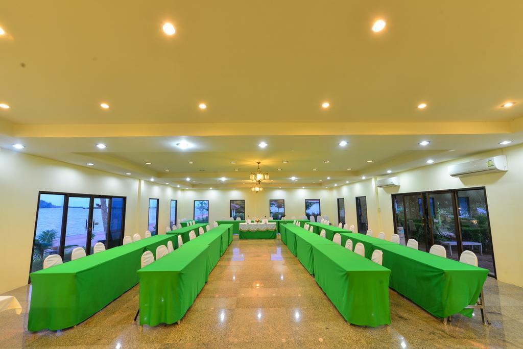 Star Light Beach Resort And Restaurant Chumphon Exteriör bild